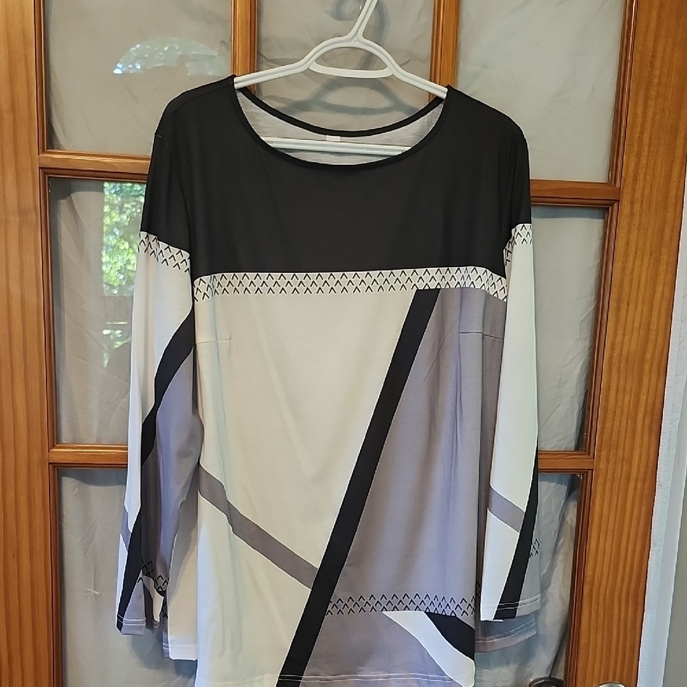 Chic Geometric Black Gray and White Women's Top